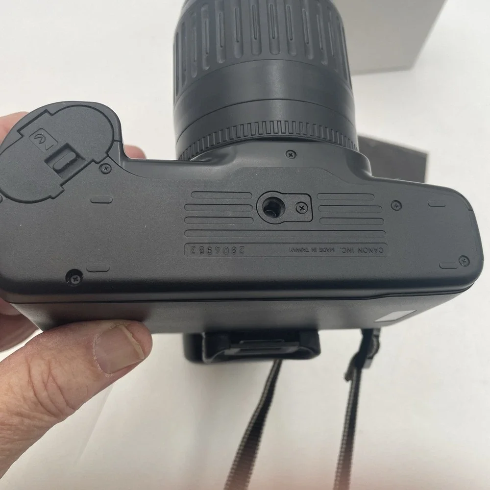 Canon EOS Rebel DSLR Camera +Canon 80-200mm Zoom Lens +Canon 200E Flash+Battery